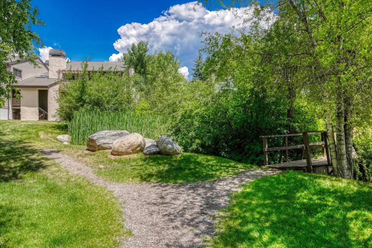 Riverfront Family-Friendly Condo Avon Bagian luar foto